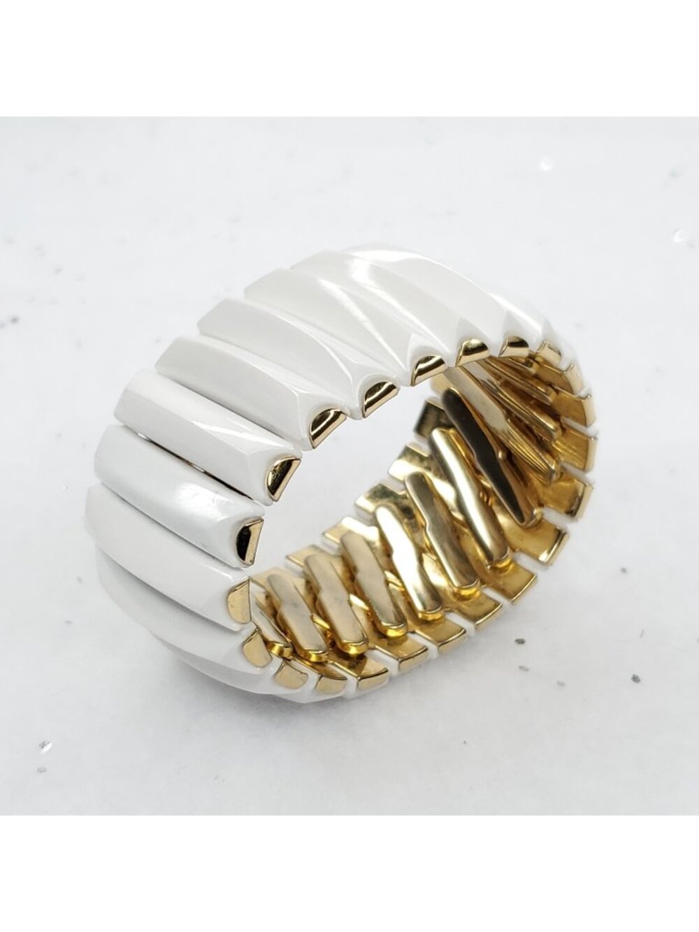 Vintage Expansion Bracelet White Lucite Acrylic Gold Tone Retro 6"
